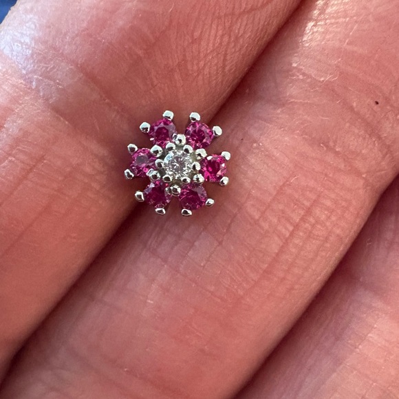 Nose Ring- 20G Red Nose Stud. Surgical Steel, Silver Tone Red Stones & cz nwt - Picture 3 of 10